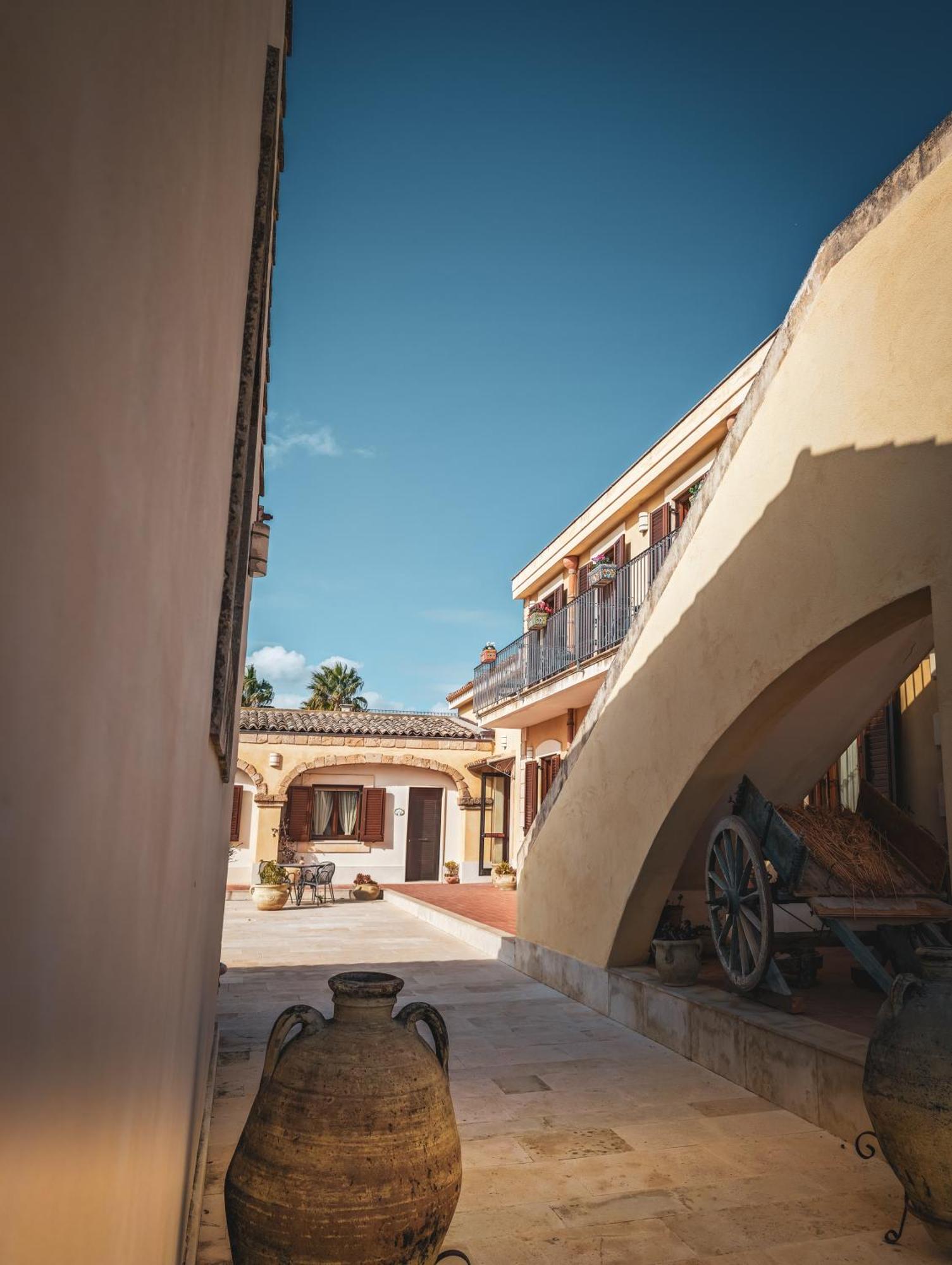 Hotel La Corte Del Sole Lido di Noto Exterior photo