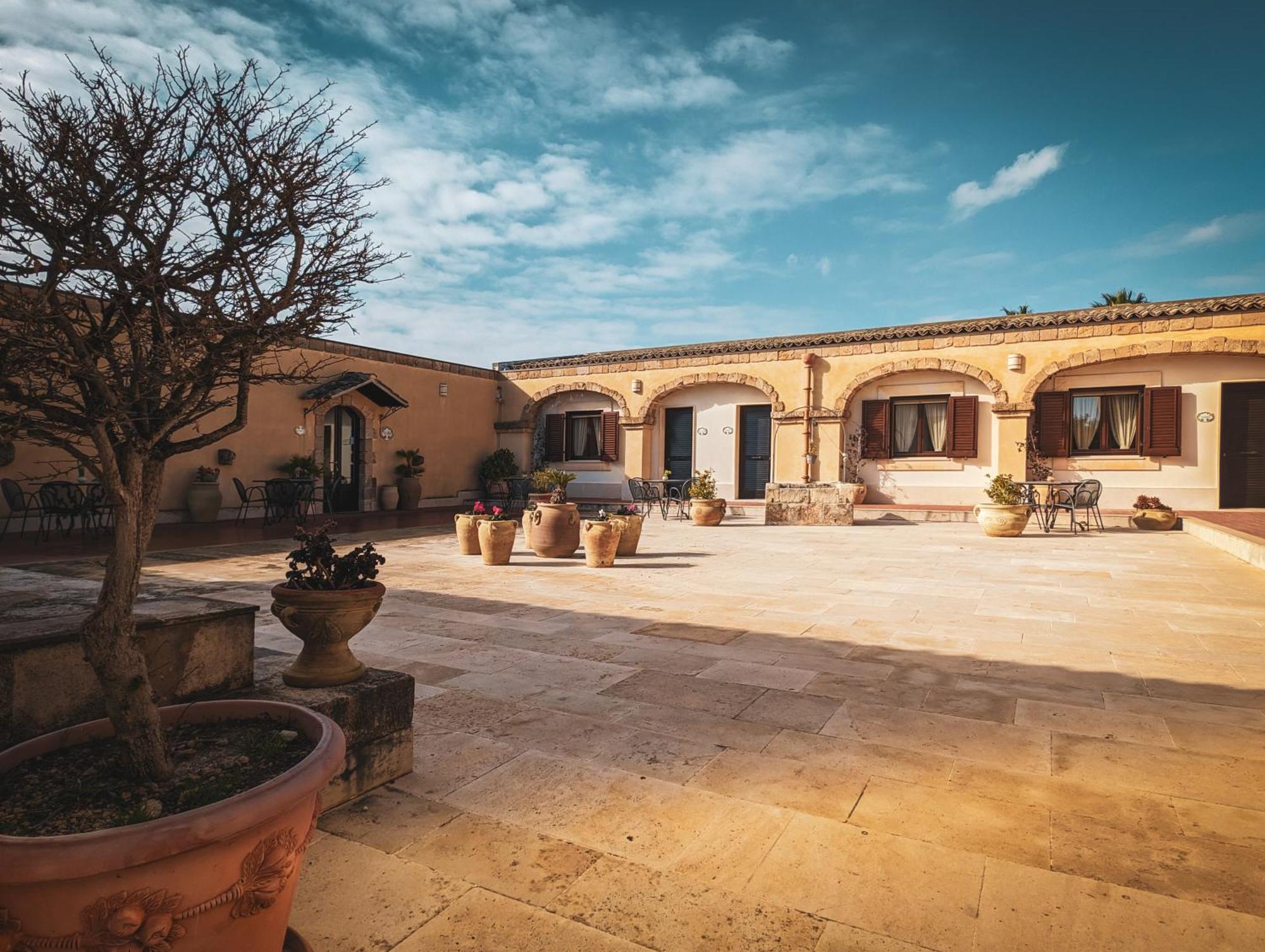 Hotel La Corte Del Sole Lido di Noto Exterior photo