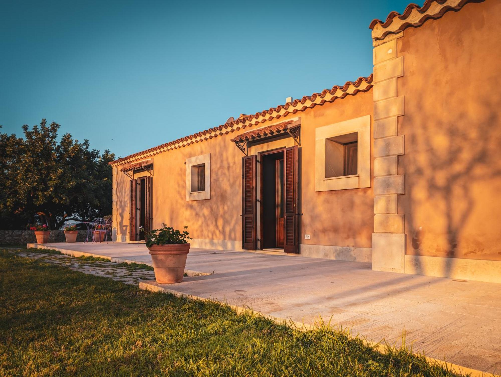 Hotel La Corte Del Sole Lido di Noto Exterior photo