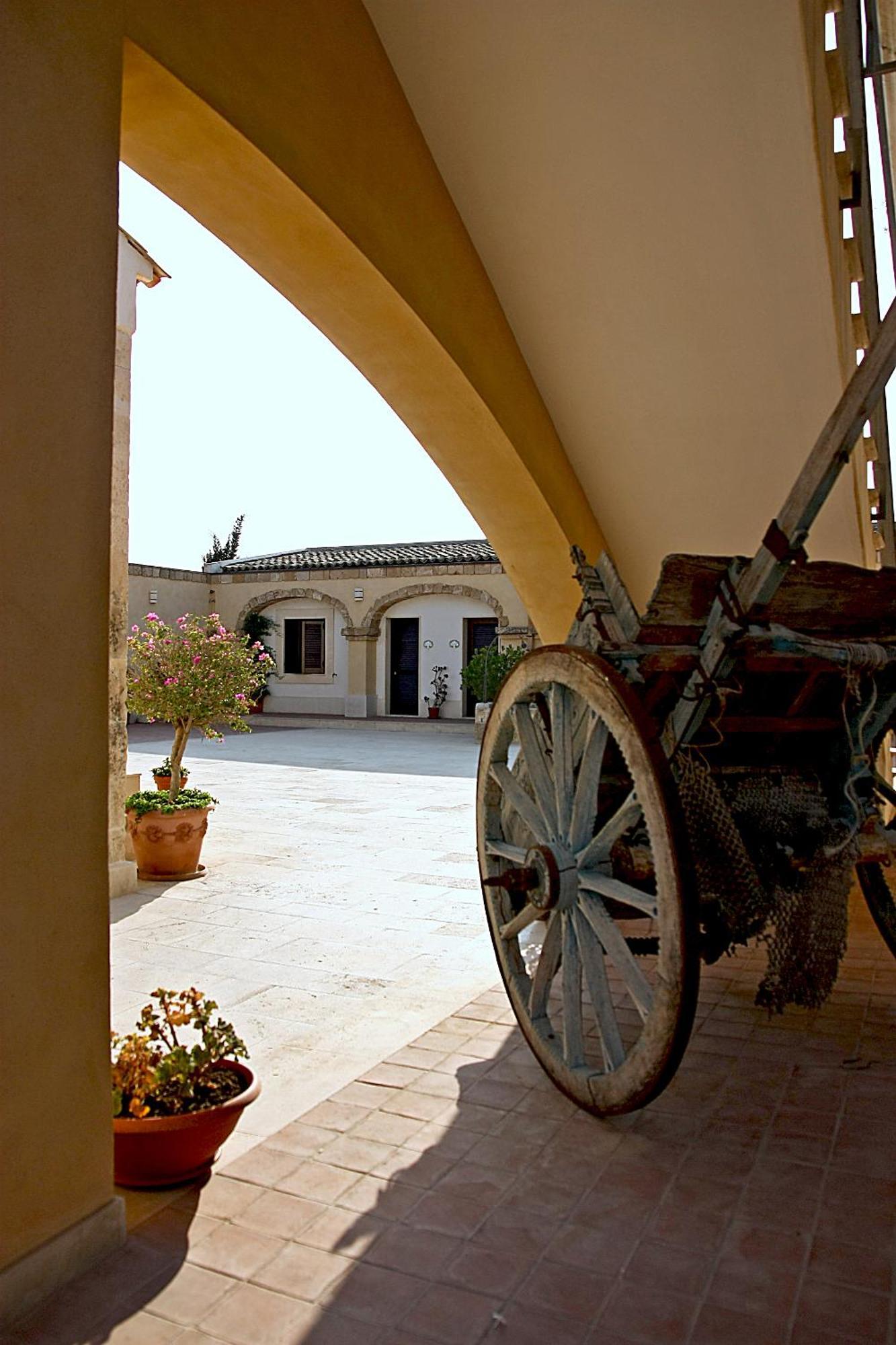 Hotel La Corte Del Sole Lido di Noto Exterior photo